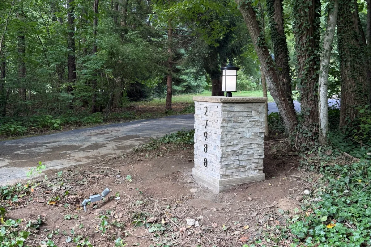 Pillars & Outdoor Features image 3